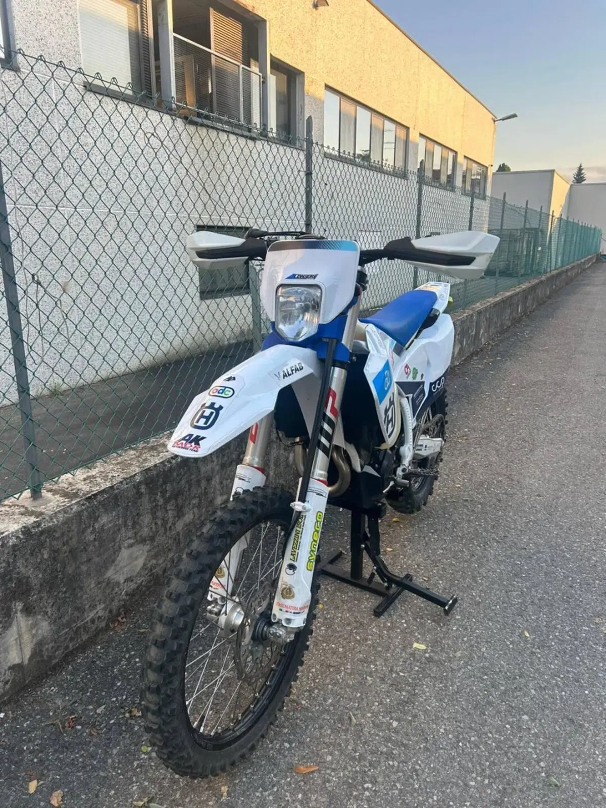 Husqvarna FE 250 Heritage (2025) (4)