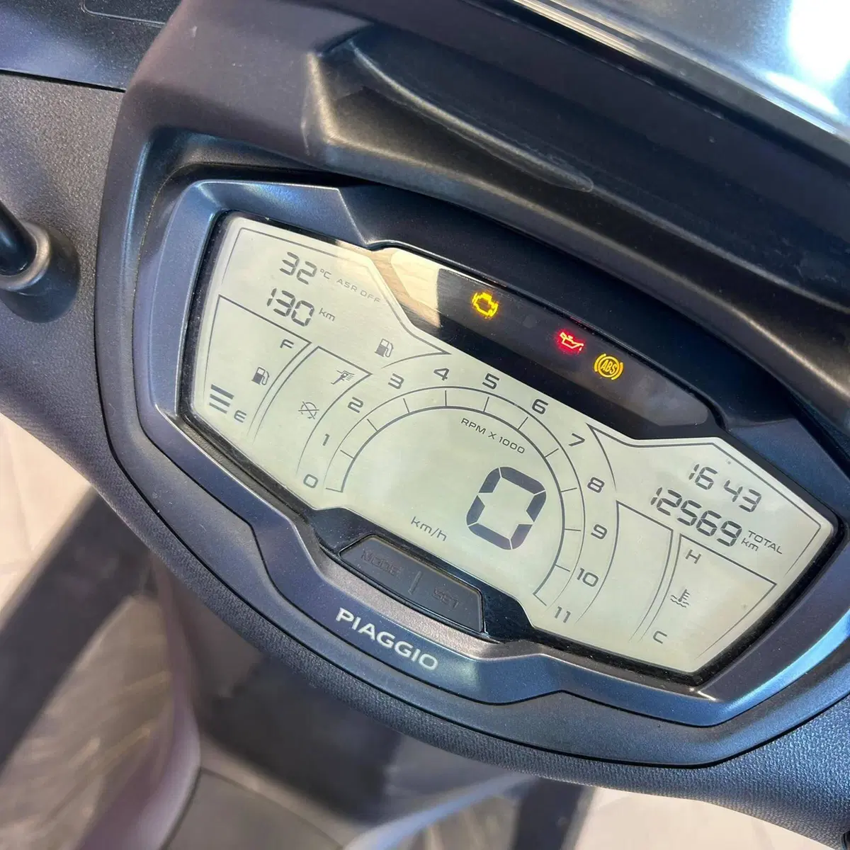 Piaggio Beverly 300 ABS-ASR (2021 - 25) (2)