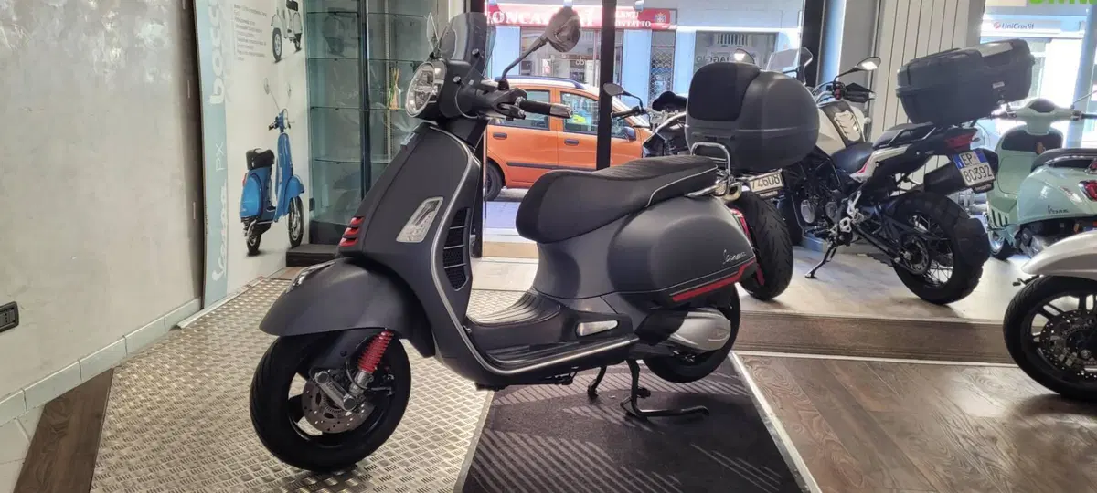 Vespa GTS 300 Super Sport (2017 - 19) (2)