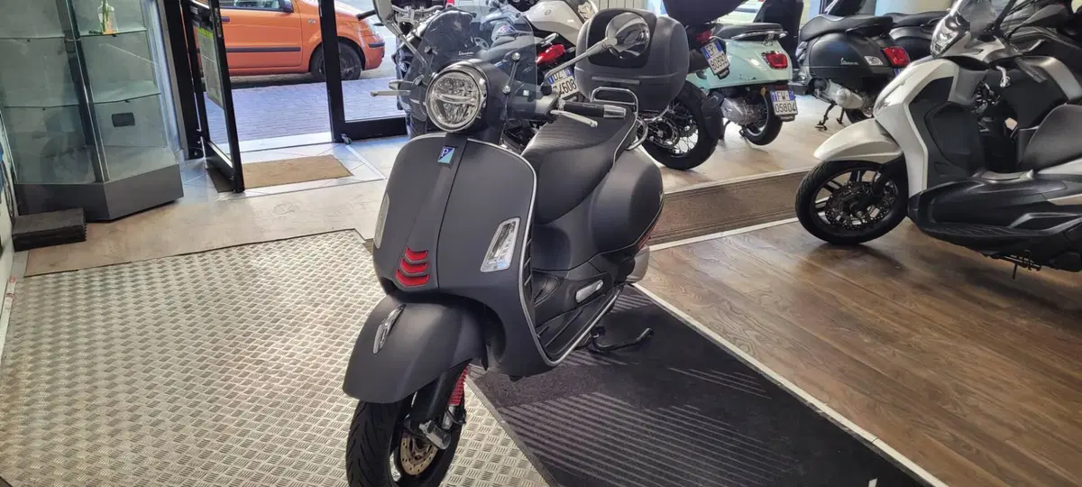 Vespa GTS 300 Super Sport (2017 - 19) (3)