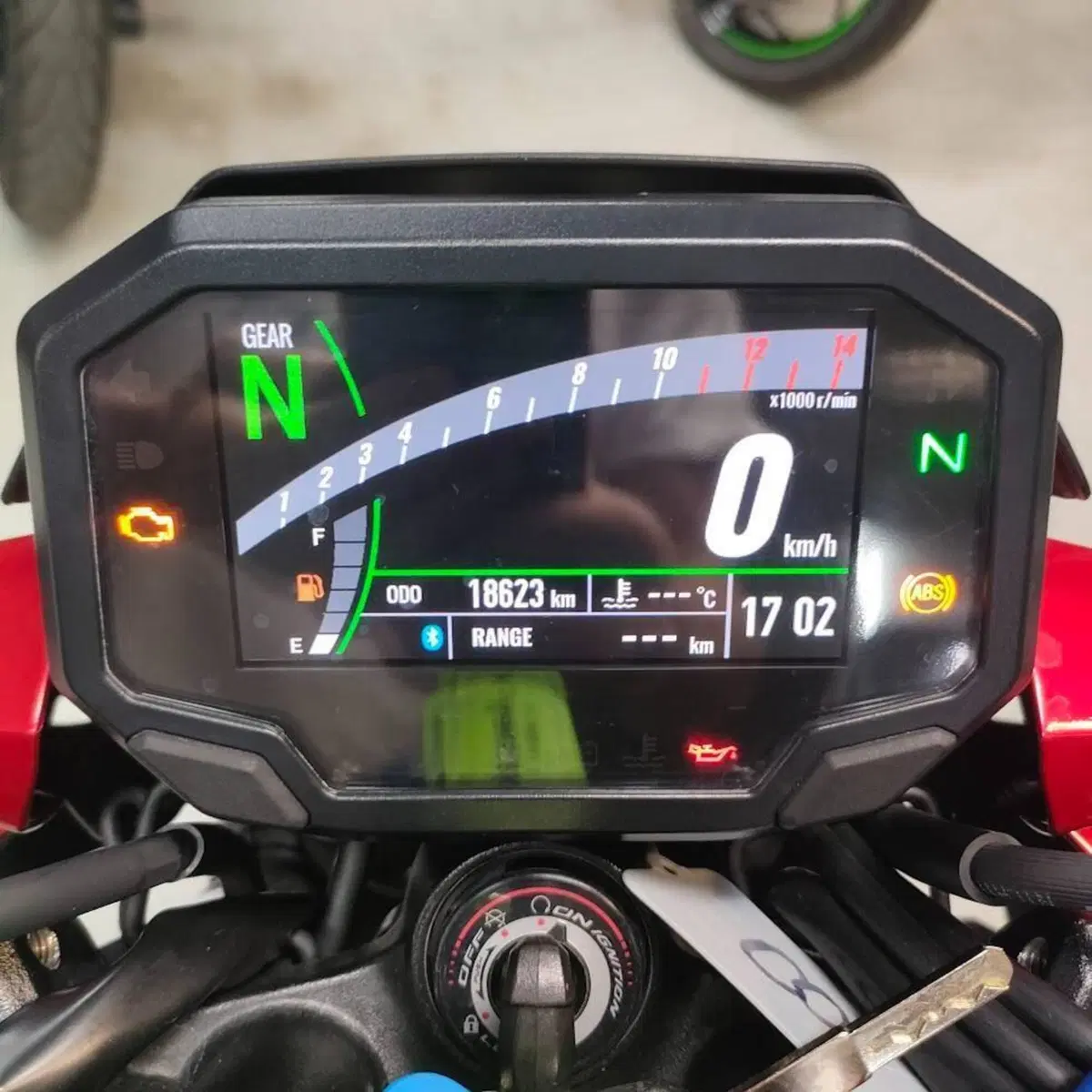 Kawasaki Z 500 SE (2024 - 26) (4)