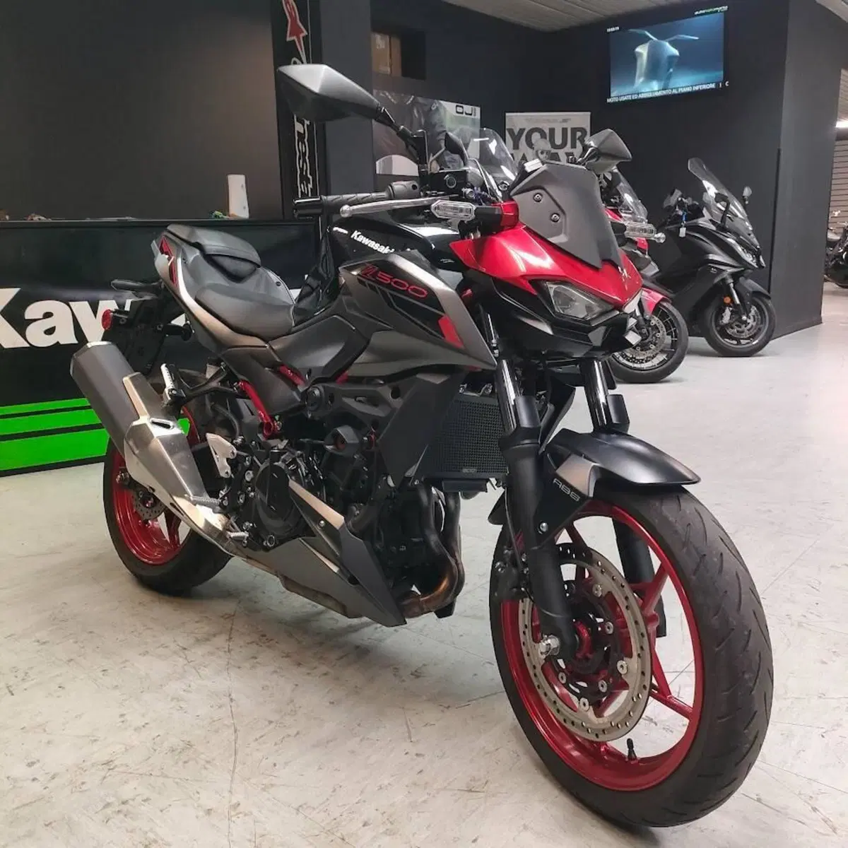 Kawasaki Z 500 SE (2024 - 26) (3)