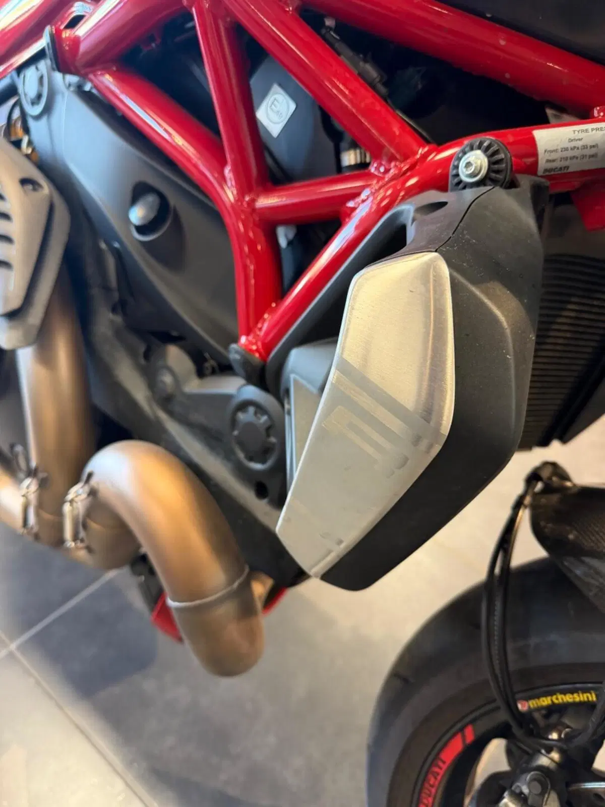 Ducati Monster 1200 R (2016 - 19) (6)