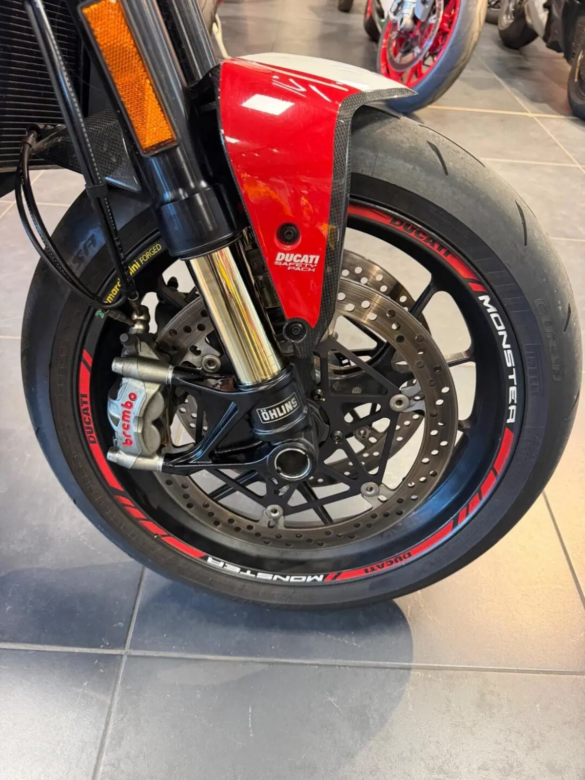 Ducati Monster 1200 R (2016 - 19) (7)