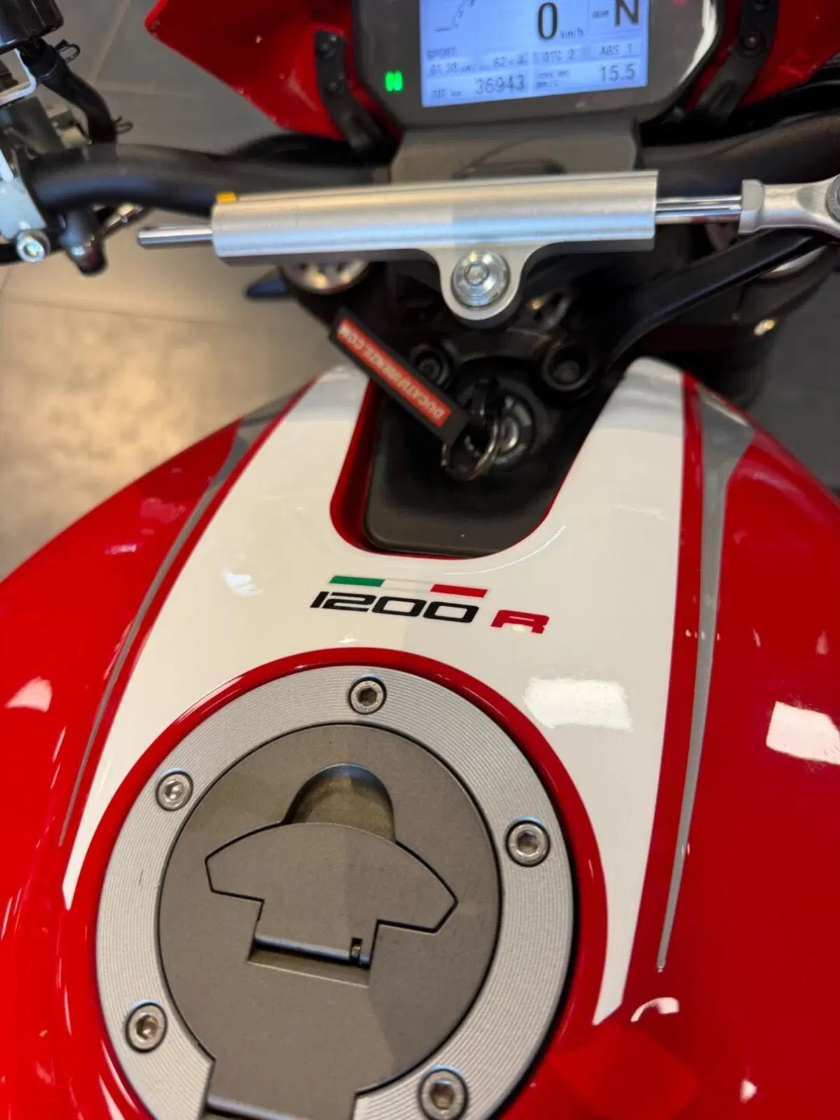 Ducati Monster 1200 R (2016 - 19) (4)