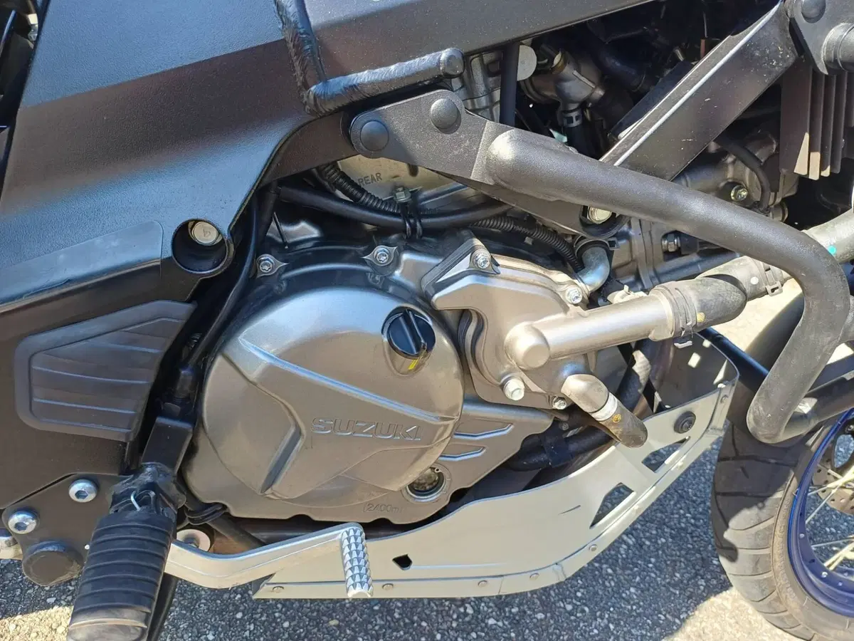 Suzuki V-Strom 650XT Explorer (2022 - 25) (14)