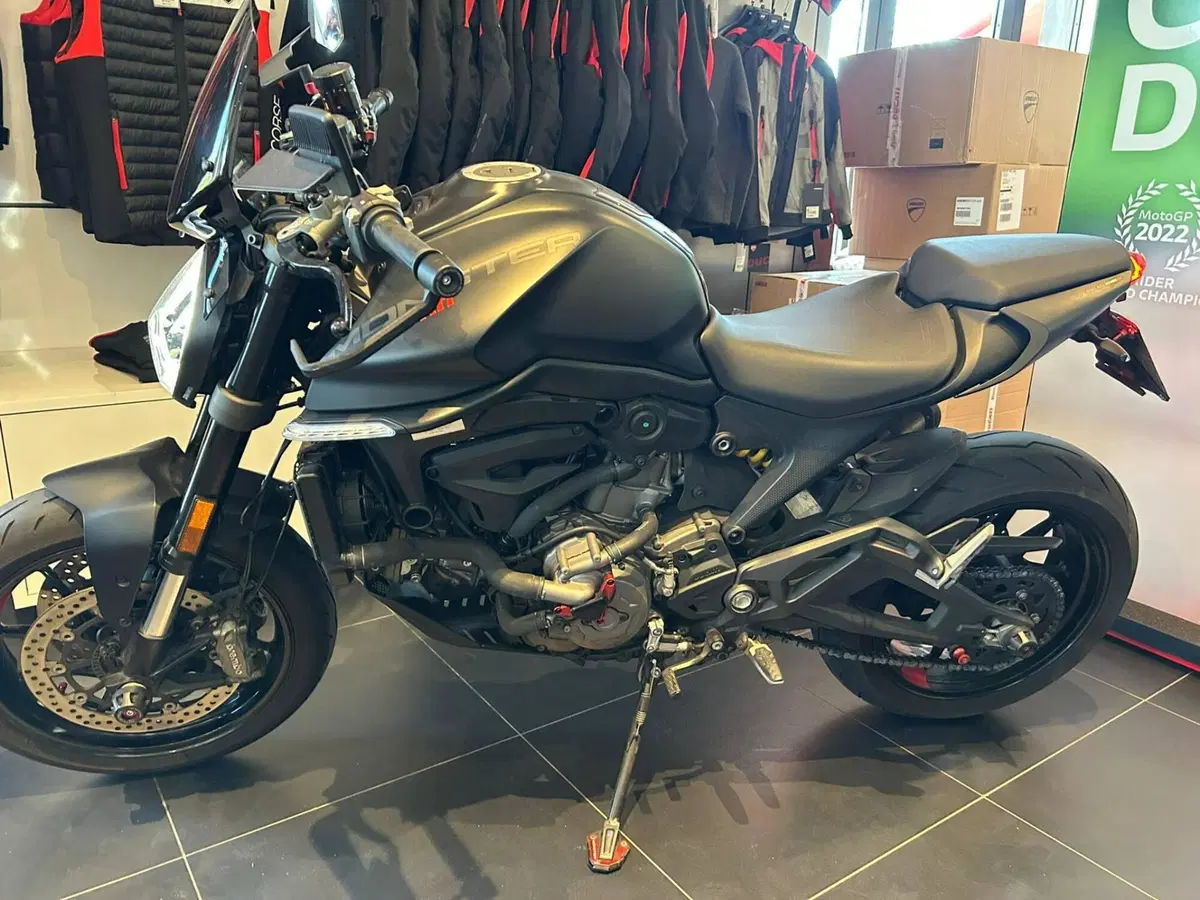 Ducati Monster 937 + (2021 - 25) (2)