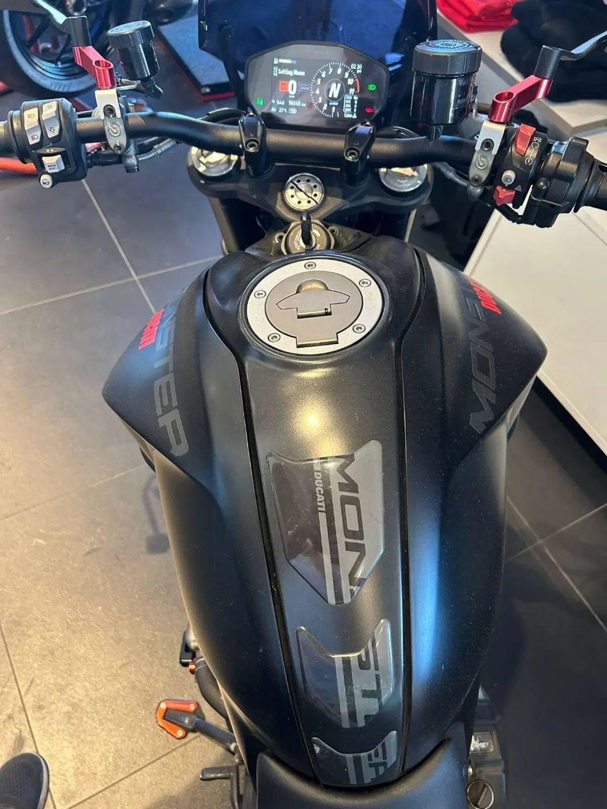 Ducati Monster 937 + (2021 - 25) (9)
