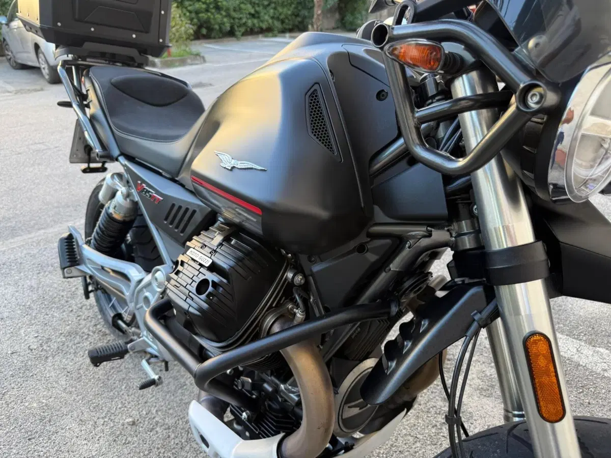 Moto Guzzi V85 TT (2021 - 23) (4)