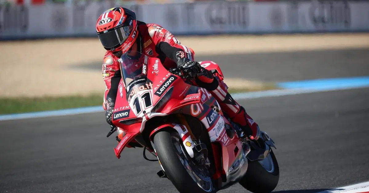 SBK 2026. GP di Francia. Nicolò Bulega è il più veloce nelle libere di Magny Cours