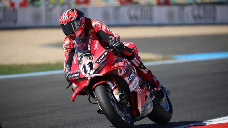 SBK 2026. GP di Francia. Nicolò Bulega è il più veloce nelle libere di Magny Cours