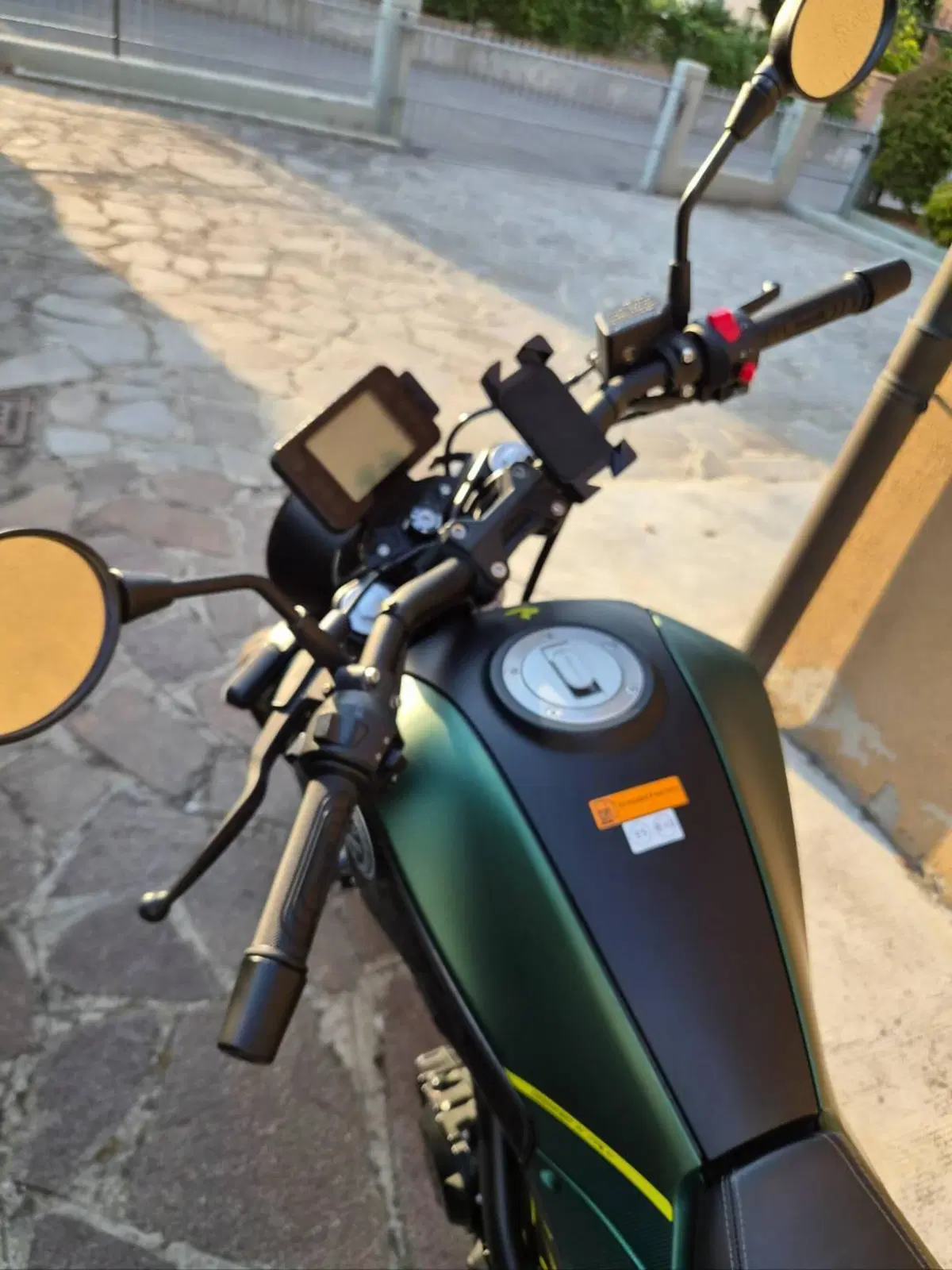 Benelli Leoncino 125 (2022 - 25) (3)