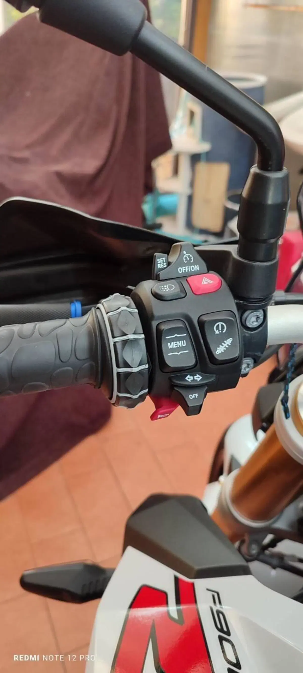 Bmw F 900 R (2021 - 24) (4)