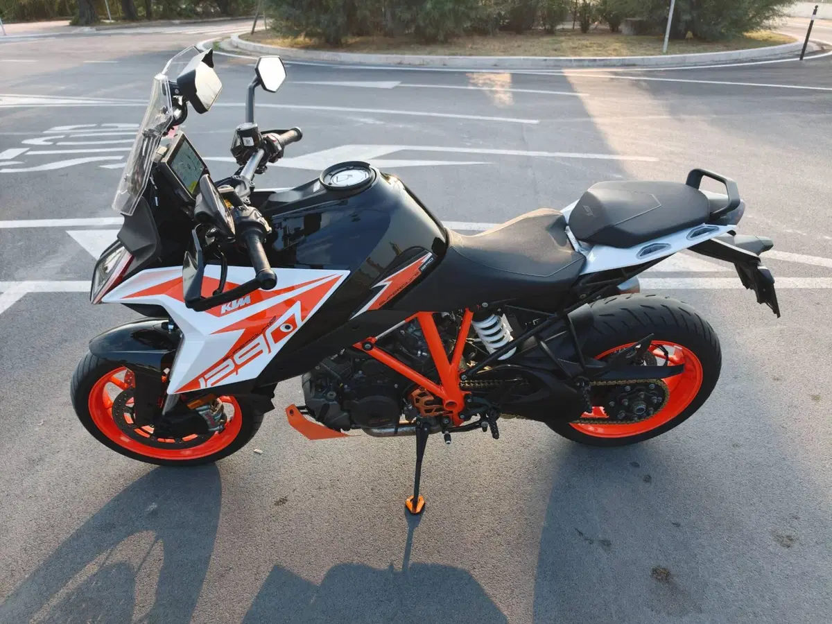 KTM 1290 Super Duke GT (2021 - 25) (3)