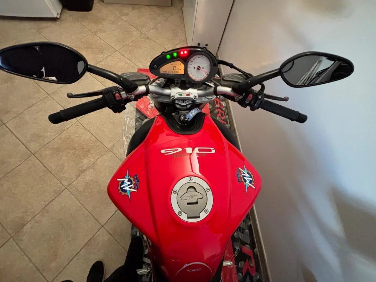 MV Agusta Brutale 910 S (2005 - 11) (8)