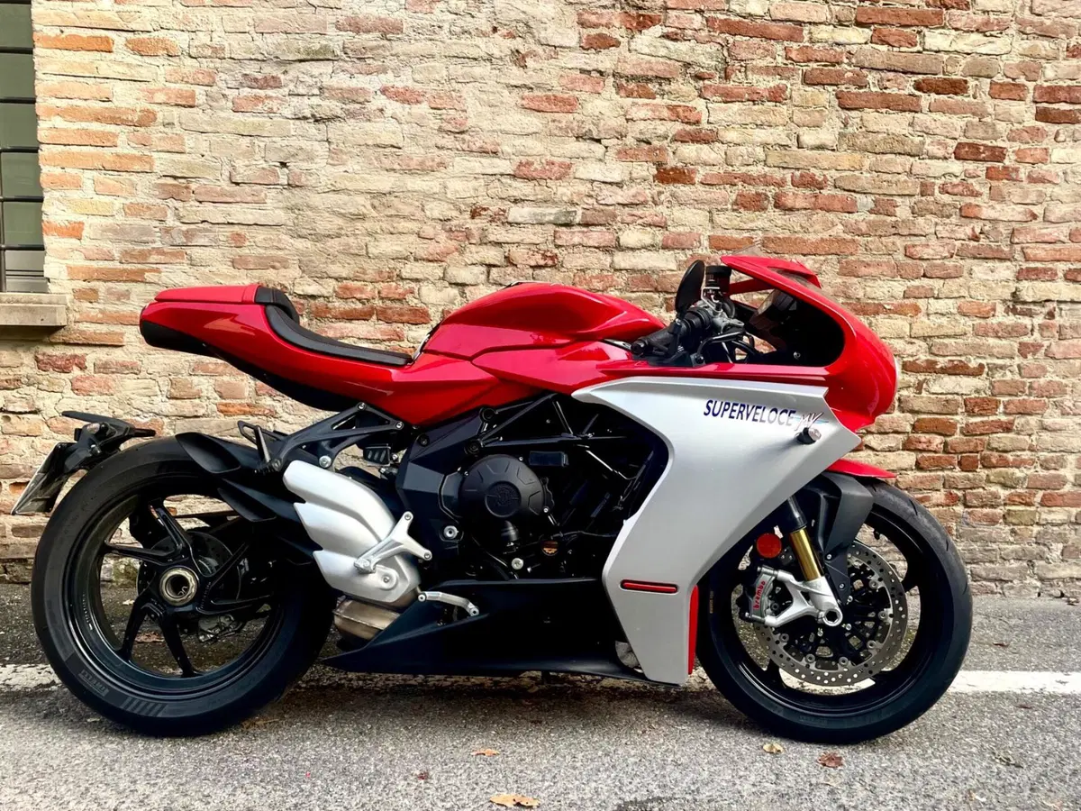 MV Agusta Superveloce 800 (2021 - 25) (2)