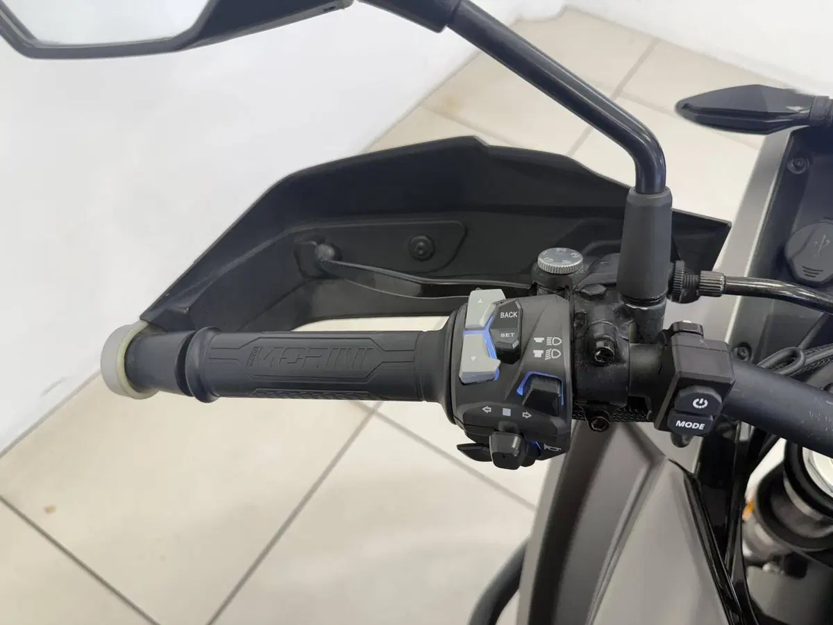 Moto Morini X-Cape 650 (2021 - 26) (11)