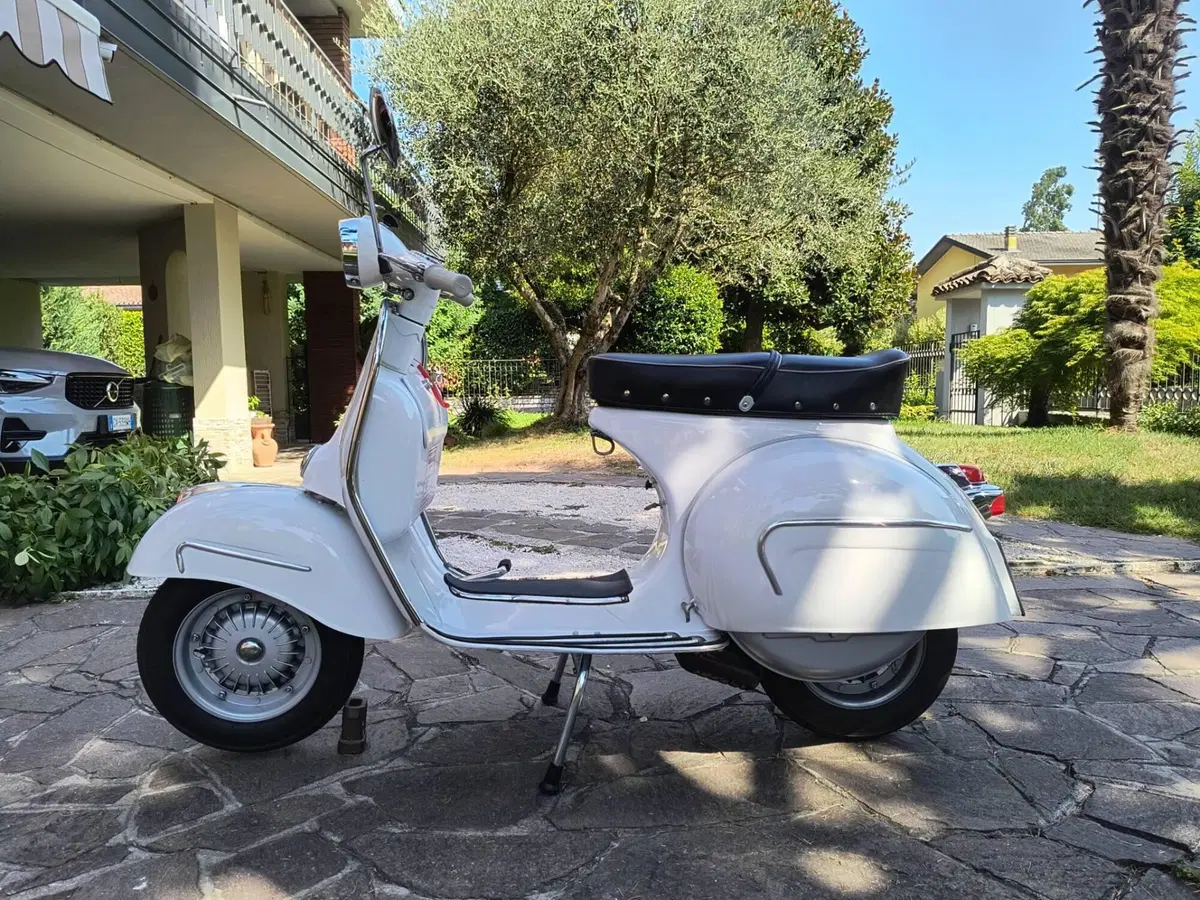 Piaggio Vespa 160 GS (2)