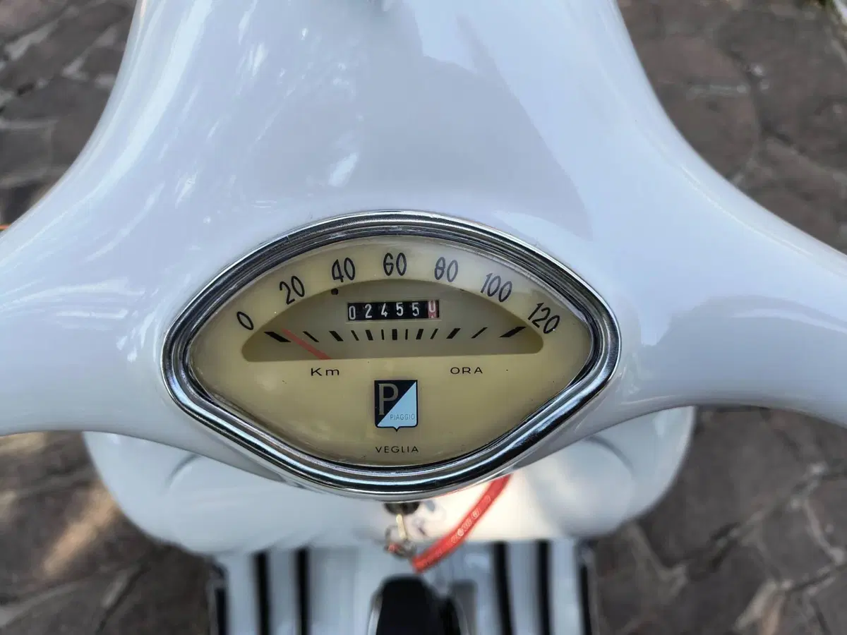 Piaggio Vespa 160 GS (6)