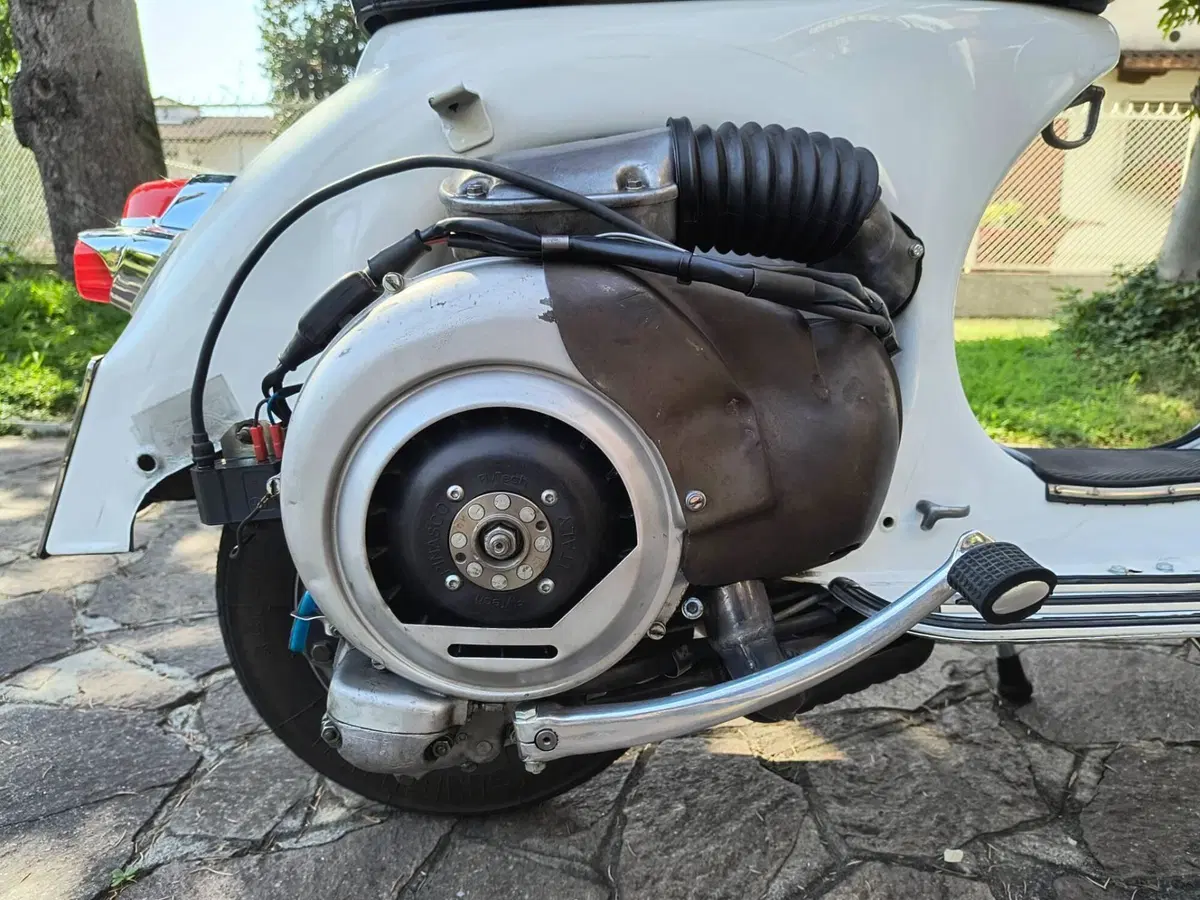 Piaggio Vespa 160 GS (9)