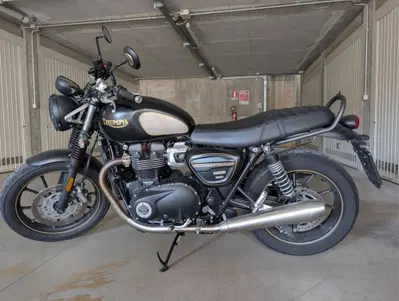 Triumph Street Twin 900 (2021 - 22) usata