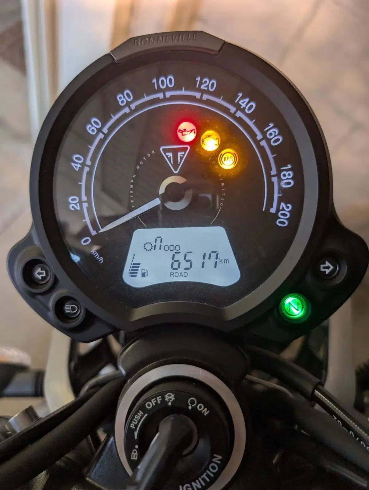 Triumph Street Twin 900 (2021 - 22) (3)