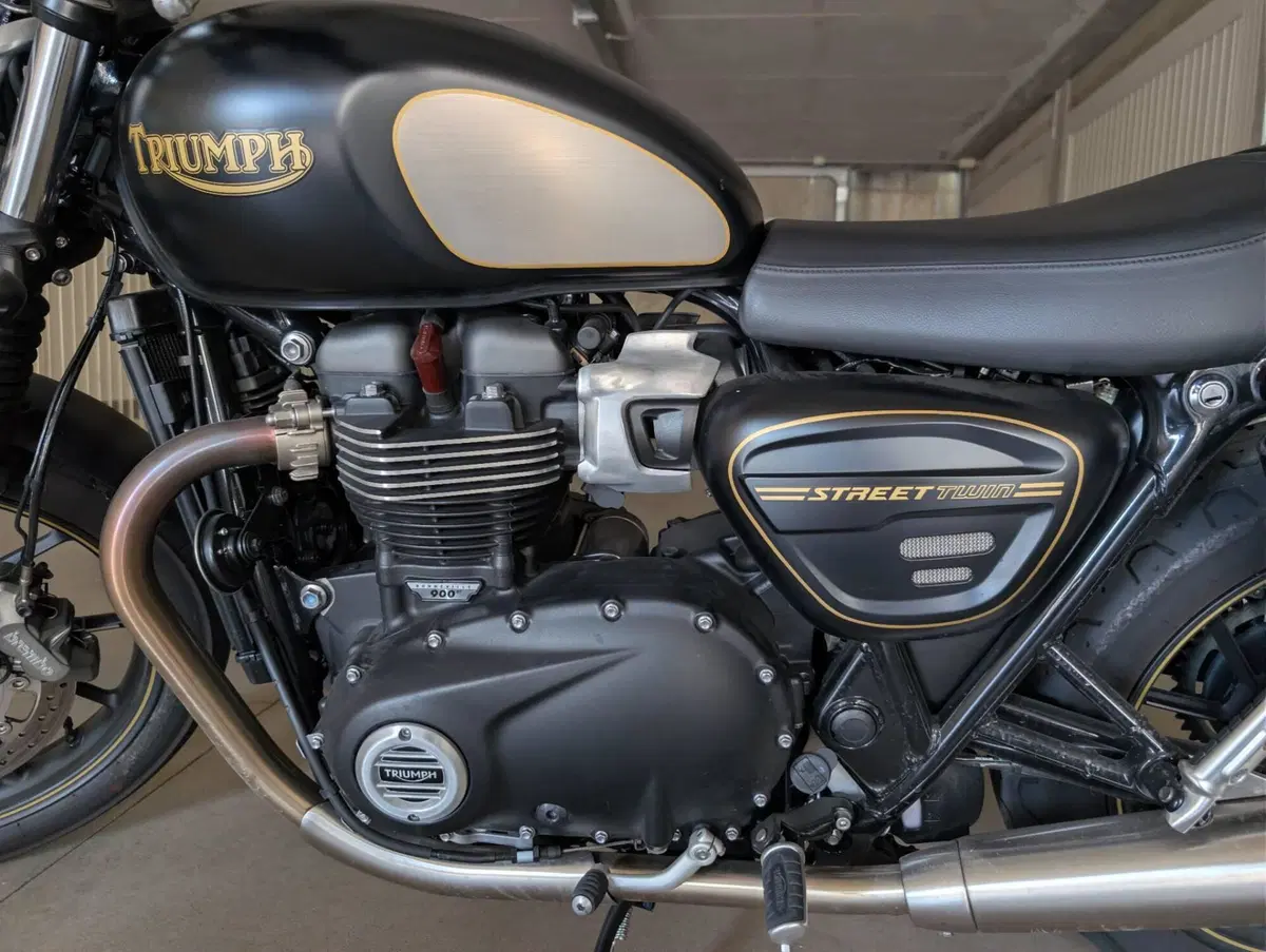 Triumph Street Twin 900 (2021 - 22) (6)