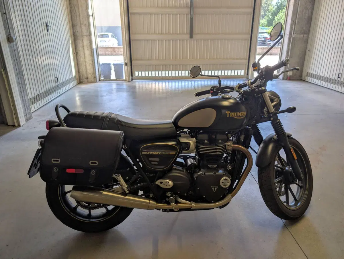 Triumph Street Twin 900 (2021 - 22) (11)