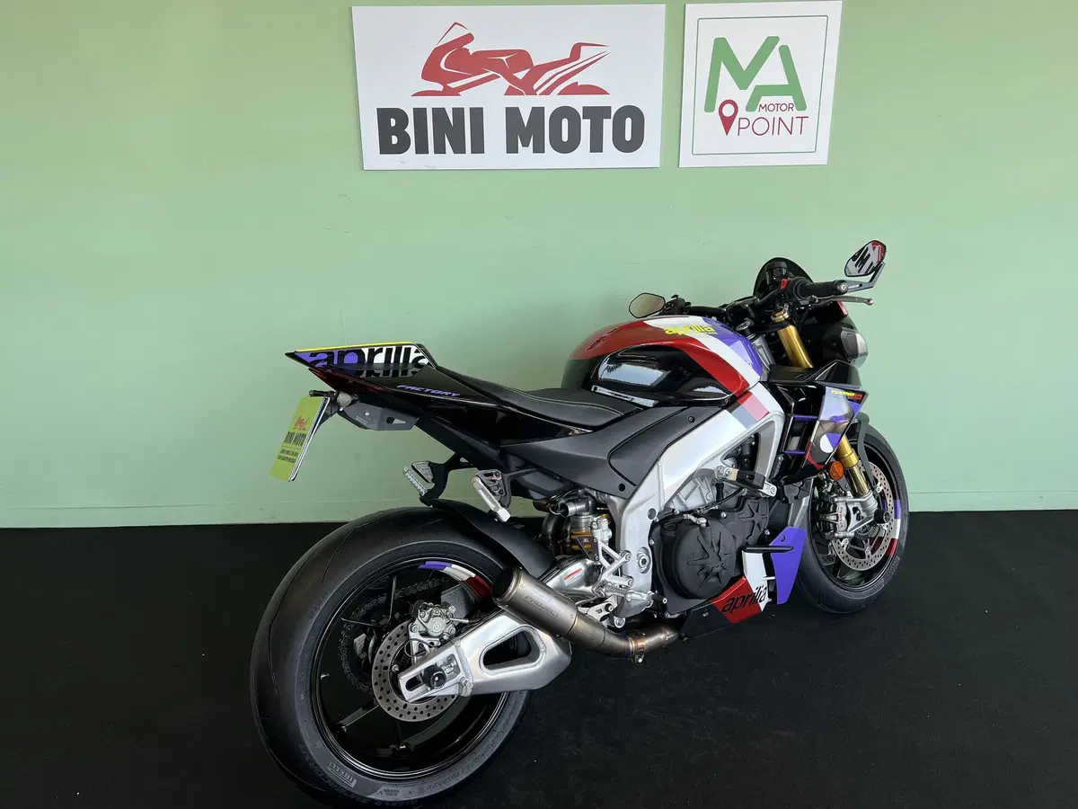 Aprilia Tuono V4 Factory (2021 - 24) (8)