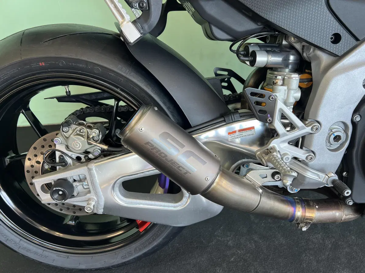Aprilia Tuono V4 Factory (2021 - 24) (14)