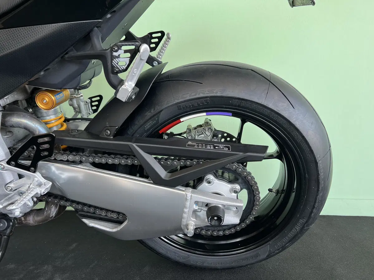 Aprilia Tuono V4 Factory (2021 - 24) (20)