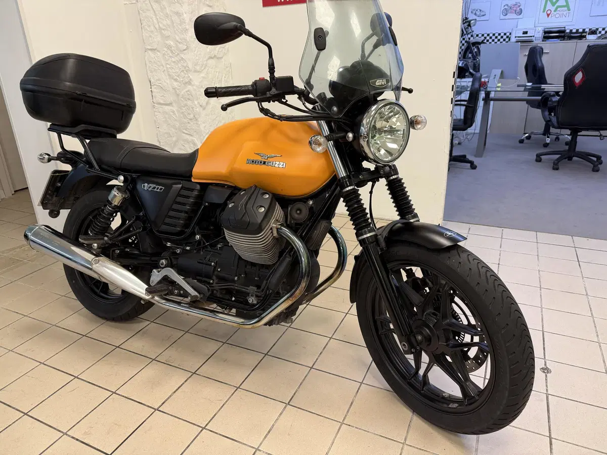 Moto Guzzi V7 II Stone (2015 - 17) (3)