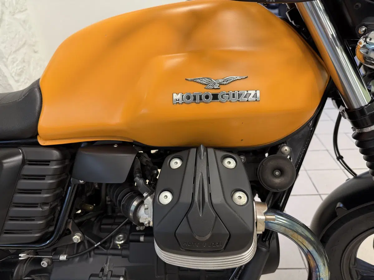 Moto Guzzi V7 II Stone (2015 - 17) (6)