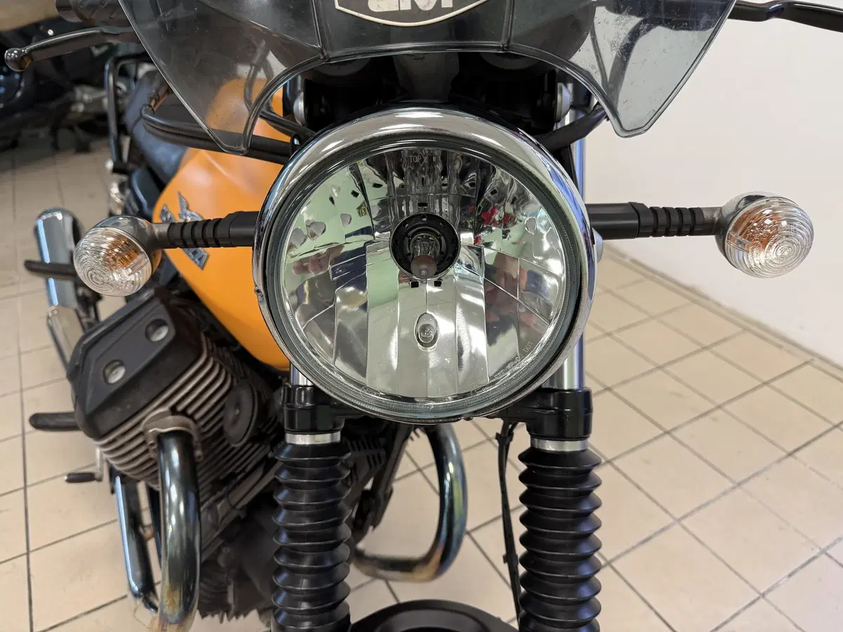 Moto Guzzi V7 II Stone (2015 - 17) (8)