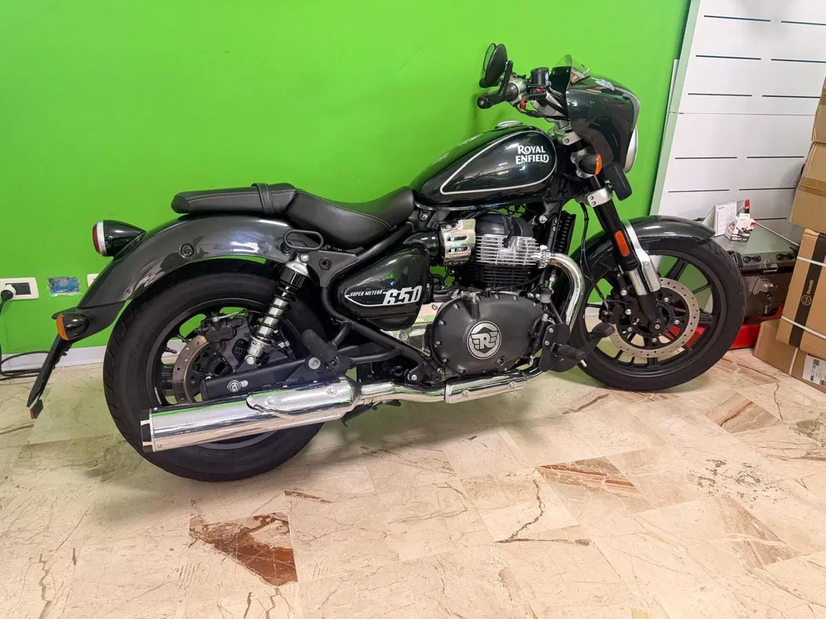 Royal Enfield Super Meteor 650 (2023 - 26) (2)