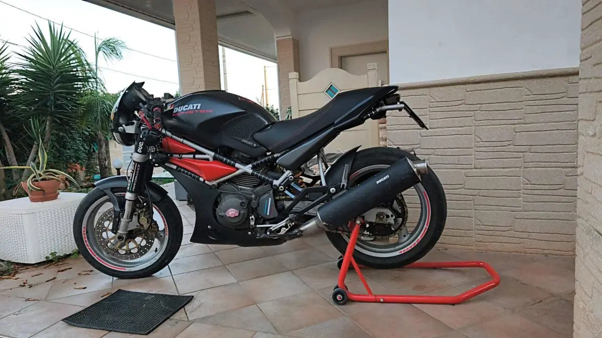 Ducati Monster 600 Dark (1998 - 01)