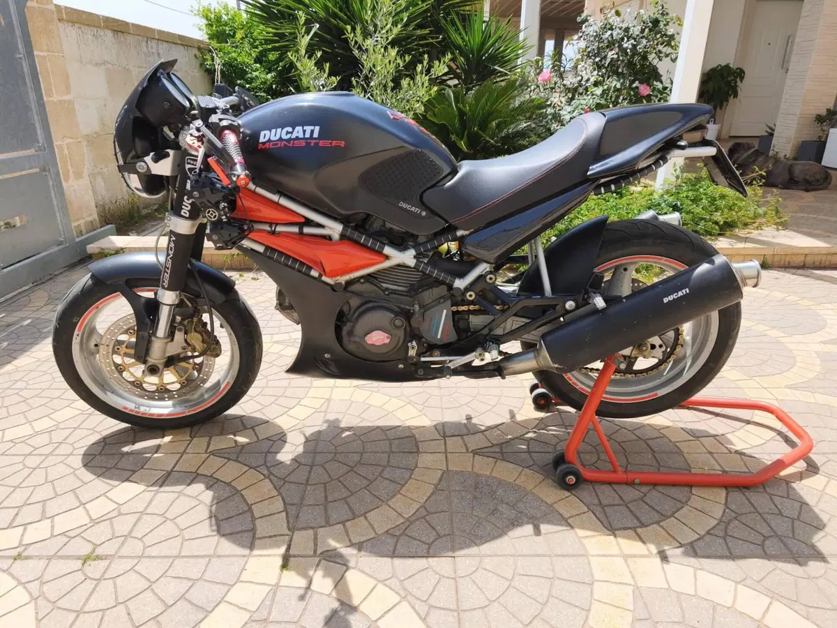 Ducati Monster 600 Dark (1998 - 01) (4)