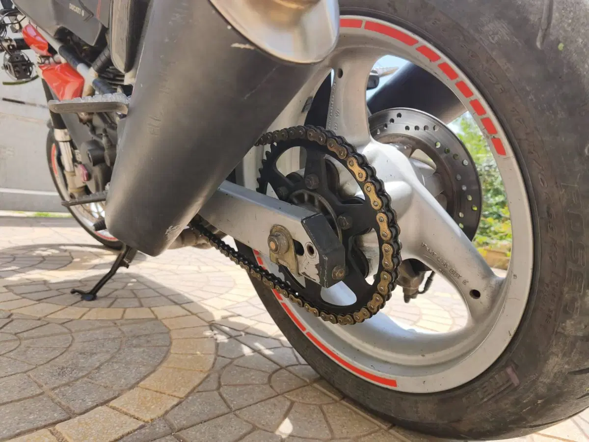 Ducati Monster 600 Dark (1998 - 01) (5)