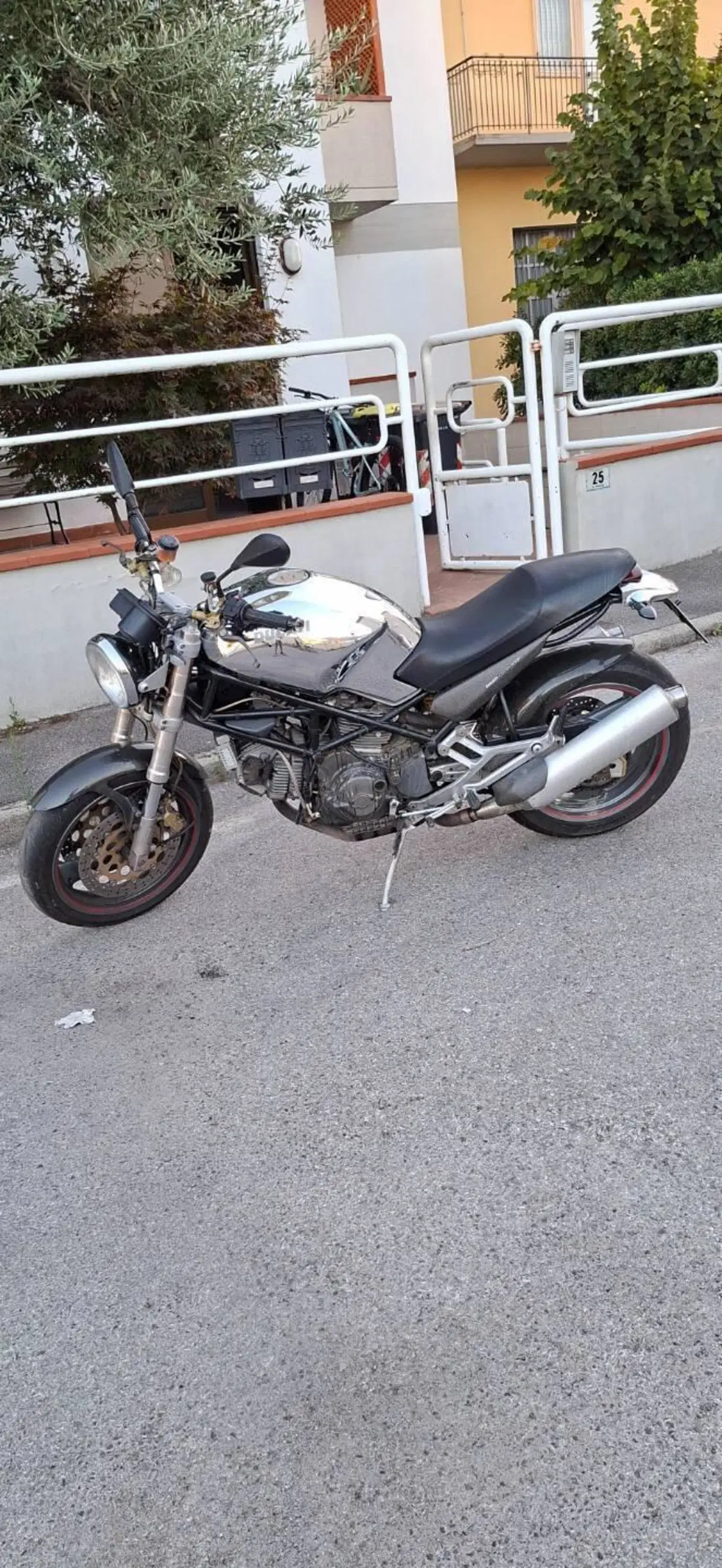 Ducati Monster 900 Cromo I.E. (1999 - 02)