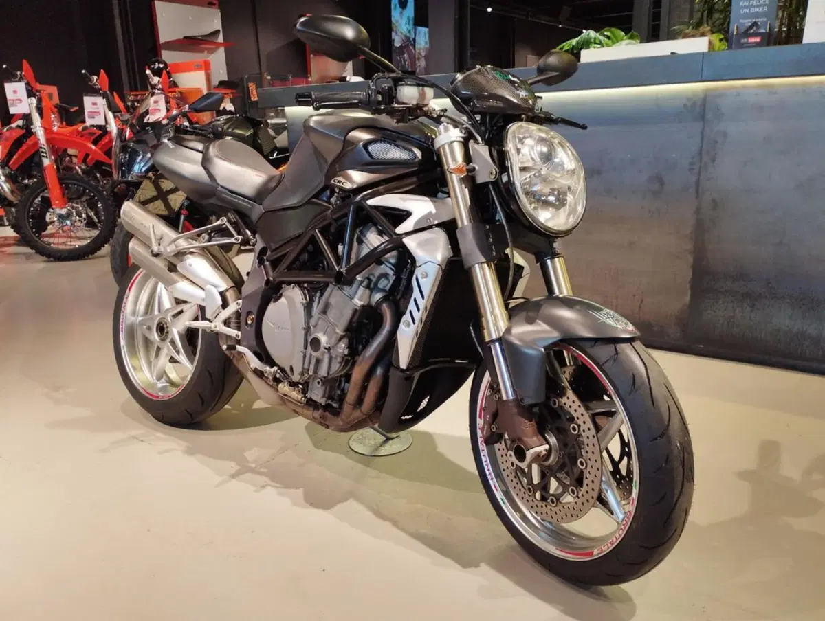 MV Agusta Brutale 750 S (2002 - 06) (2)
