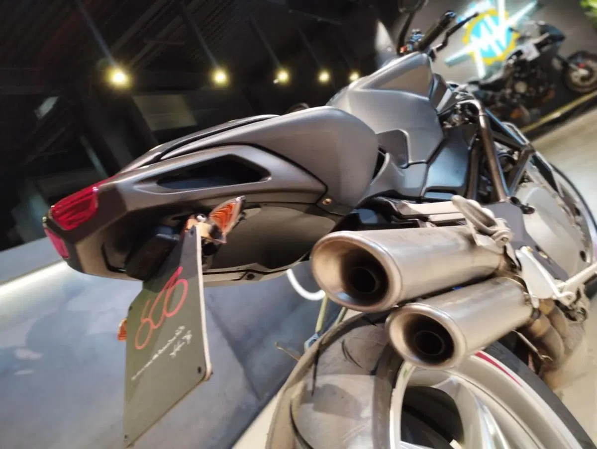 MV Agusta Brutale 750 S (2002 - 06) (5)