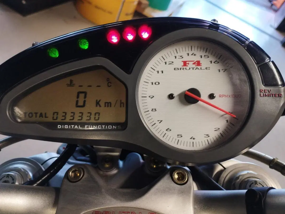 MV Agusta Brutale 750 S (2002 - 06) (7)