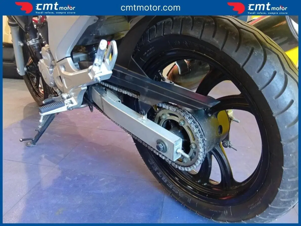 Yamaha YBR 250 (2006 - 13) (4)