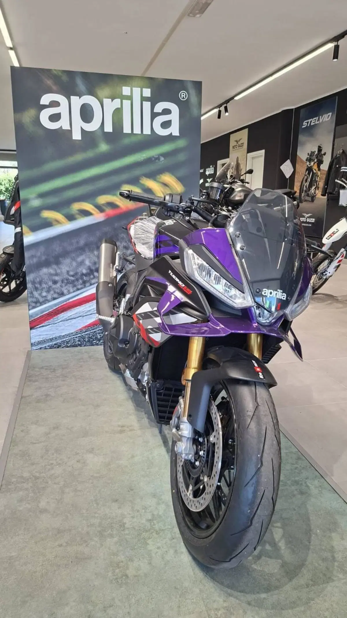 Aprilia Tuono V4 Factory (2025 - 26) (3)