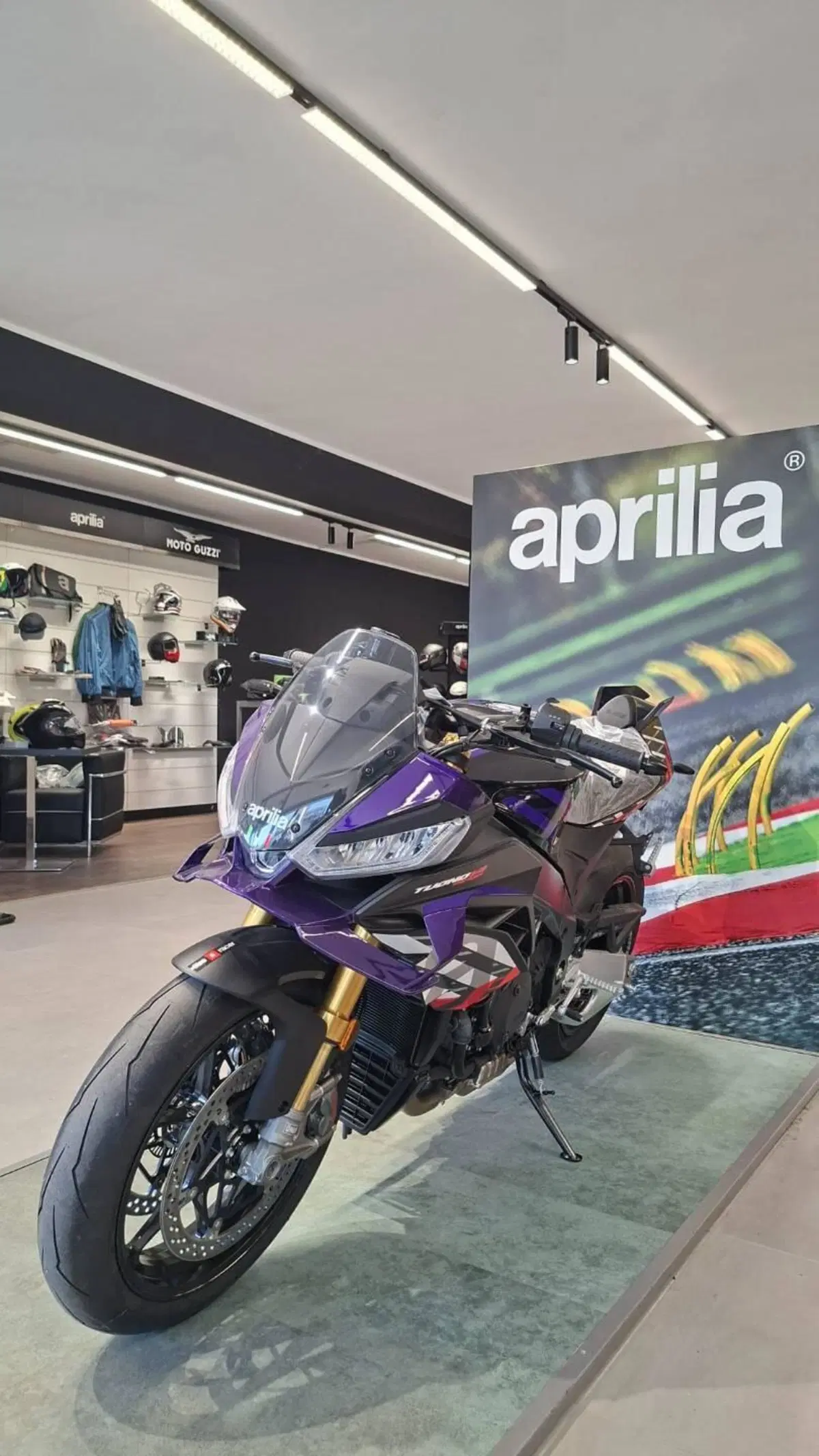 Aprilia Tuono V4 Factory (2025 - 26) (4)