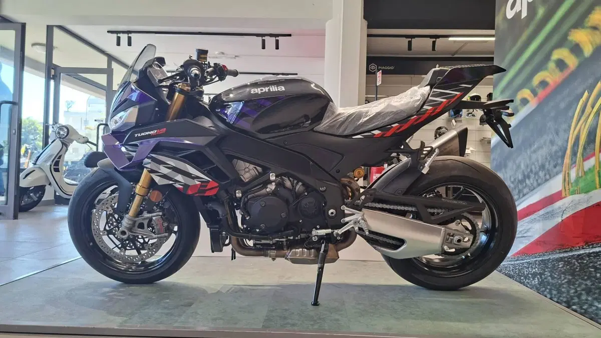 Aprilia Tuono V4 Factory (2025 - 26) (2)