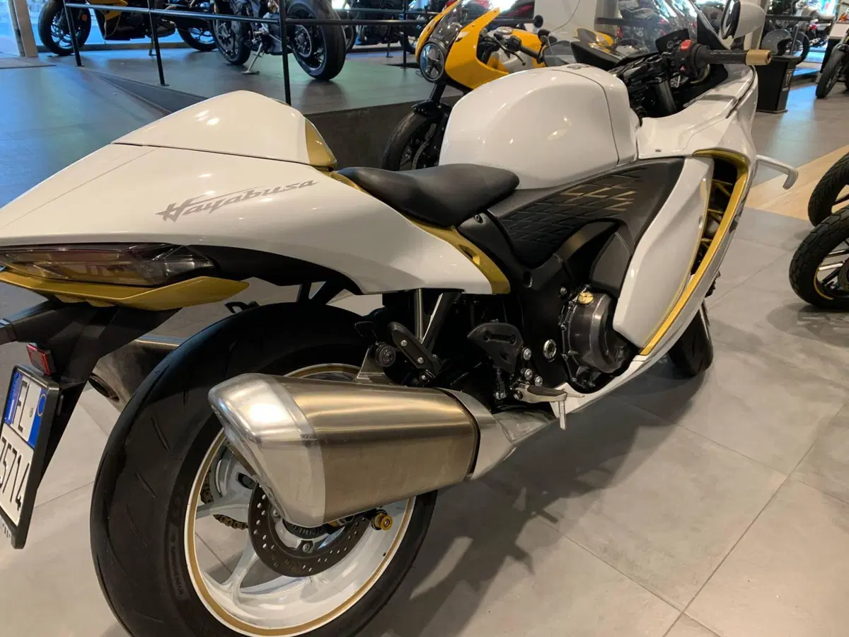 Suzuki GSX 1300 R Hayabusa (2021 - 24) (6)