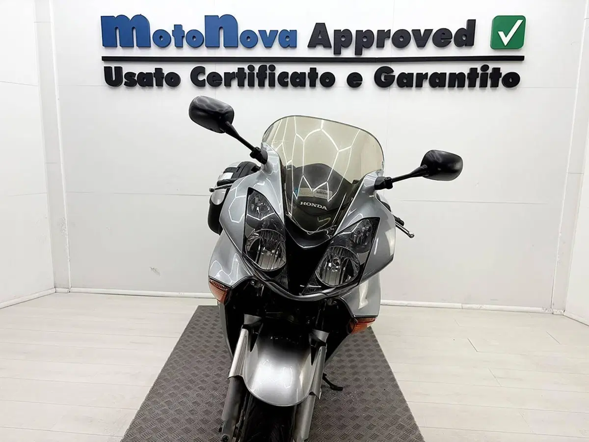 Honda VFR 800 (2002 - 05) (4)