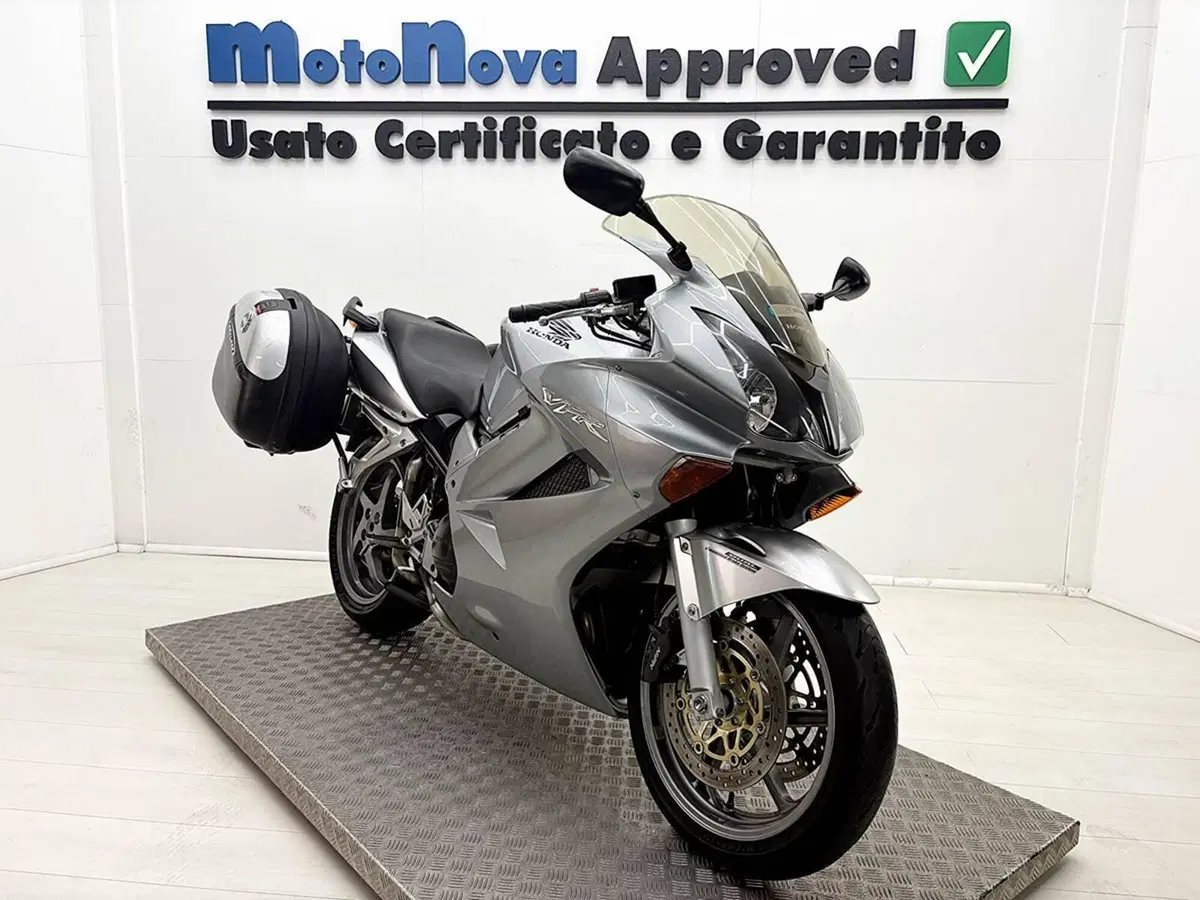 Honda VFR 800 (2002 - 05) (5)