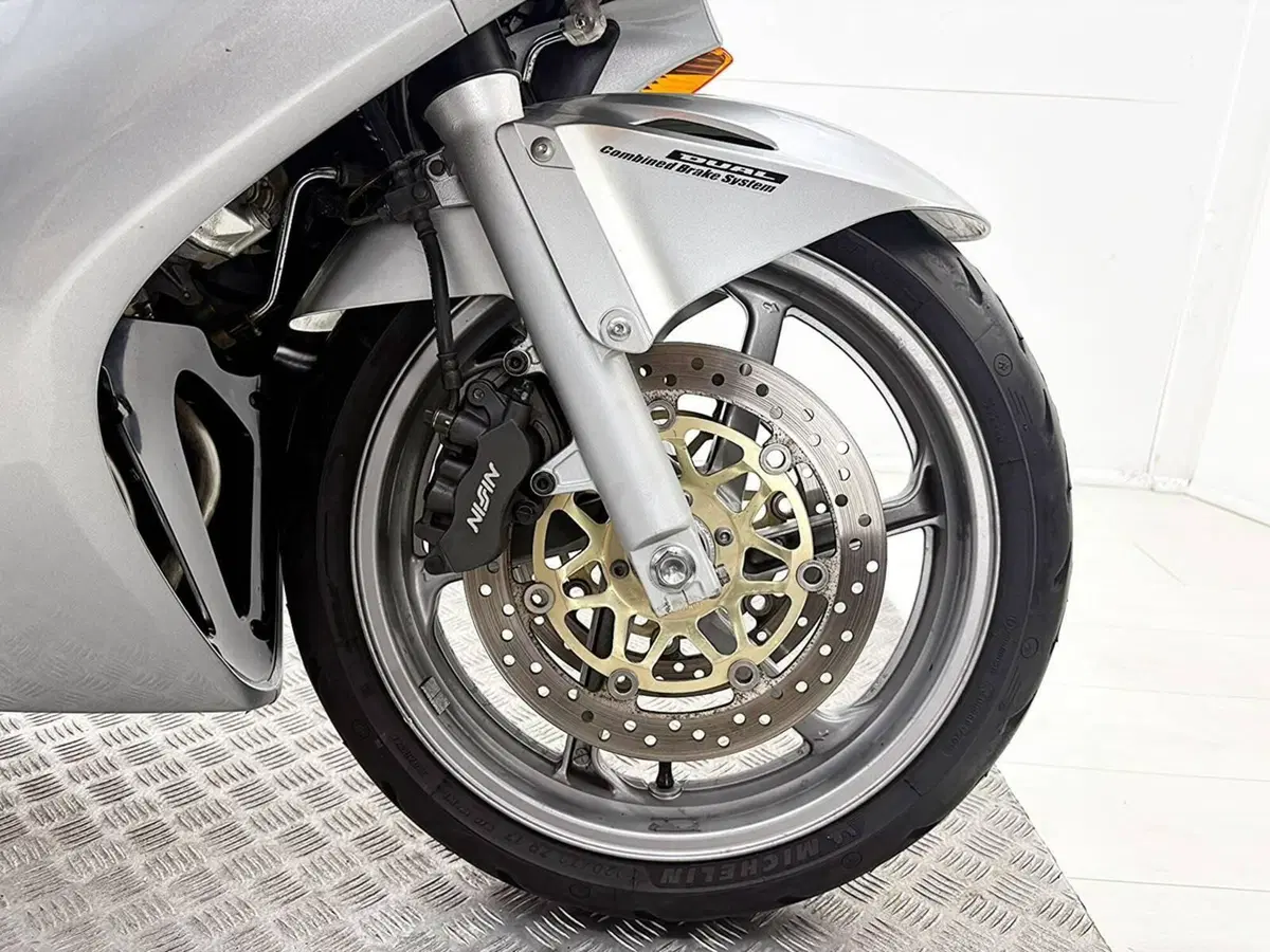 Honda VFR 800 (2002 - 05) (11)
